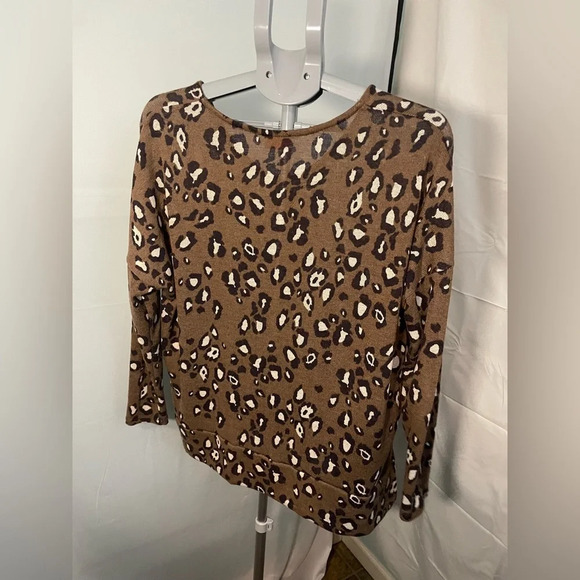 Hailey & Co Cheetah Long sleeve brown top size small - Picture 5 of 8